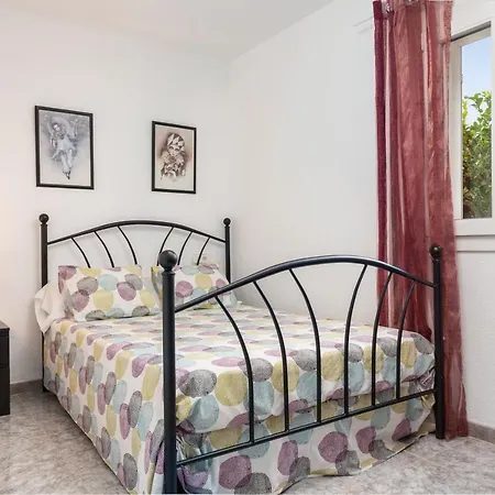 Can Navarro Villa *